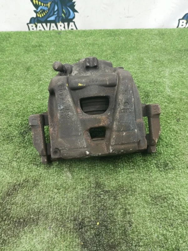 Суппорт передний правый Audi q3 2013 5N0615124 8UB CCZ