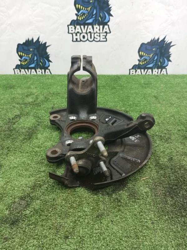 Кулак передний правый Audi q3 2013 1K0407256AA 8UB CCZ