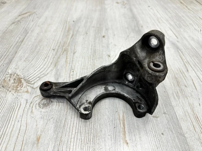 Кронштейн гидроусилителя VW Touareg NF 2013 7P