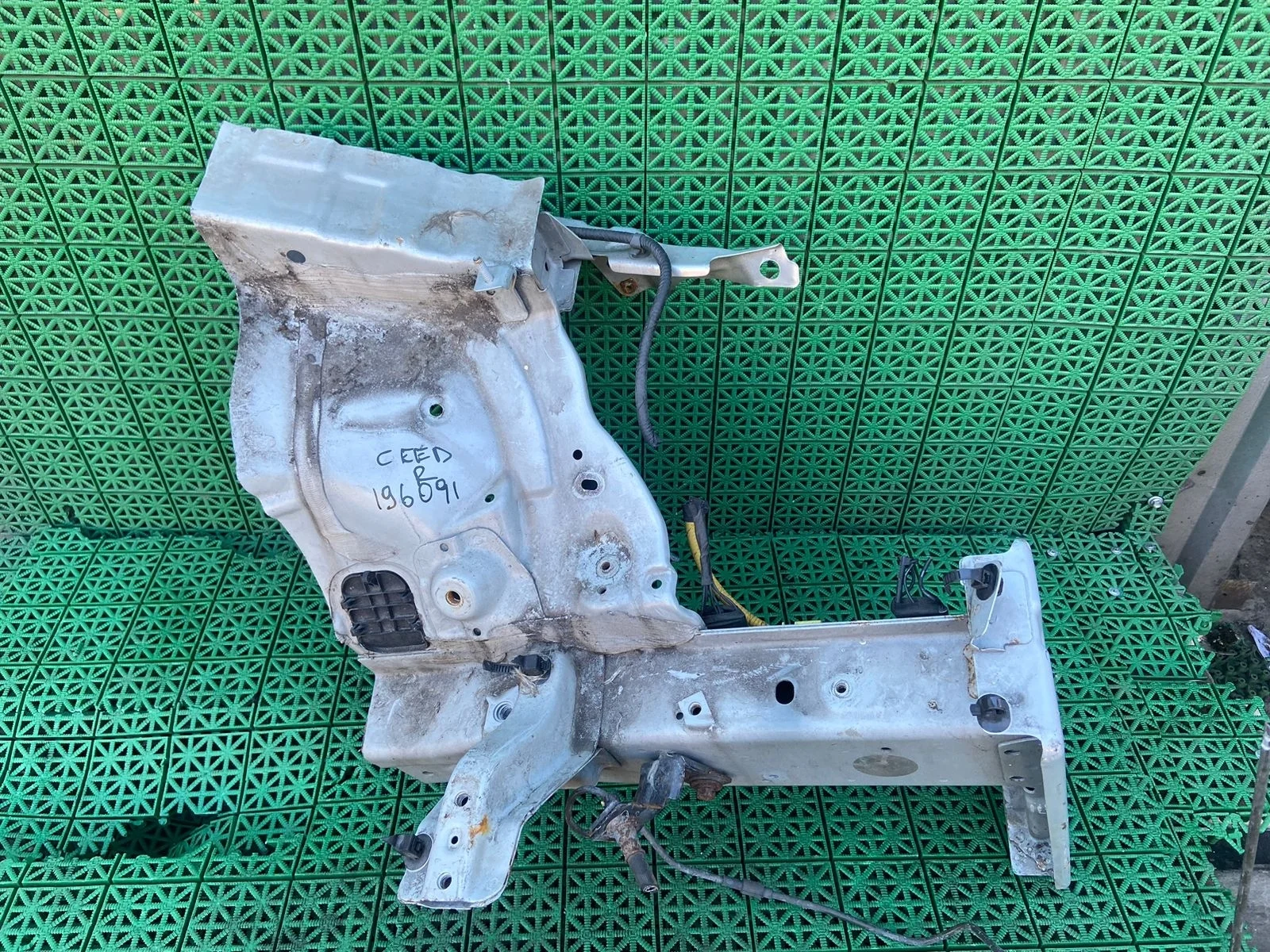 Лонжерон KIA  CEED 2 2012- левый серебро б/у CEED 2(2012-2018)