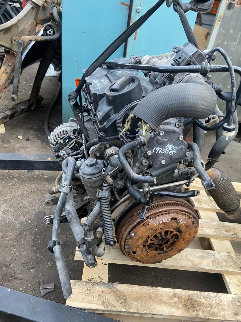 Подушка, опора коробки передач VOLKSWAGEN TRANSPORTER T5 1,9 BRS HCW 2003- левая б/у TRANSPORTER T5(2003-2015)