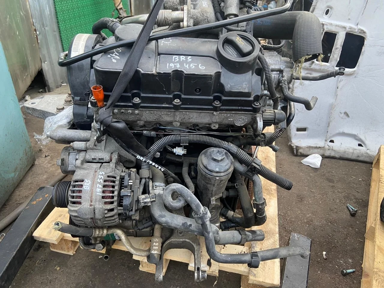 Трубка вентиляции картерных газов EGR VOLKSWAGEN TRANSPORTER T5 1,9 BRS 2004- метал верх б/у TRANSPORTER T5(2003-2015)