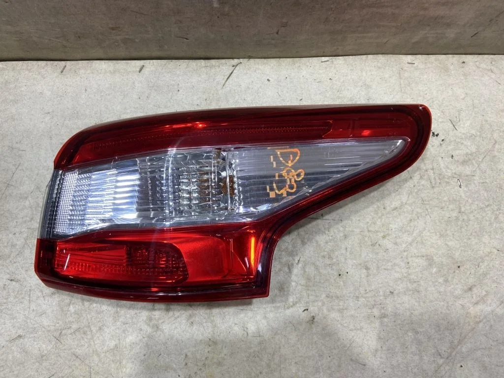 Фонарь задний Nissan Qashqai J11 С ДЕФЕКТОМ