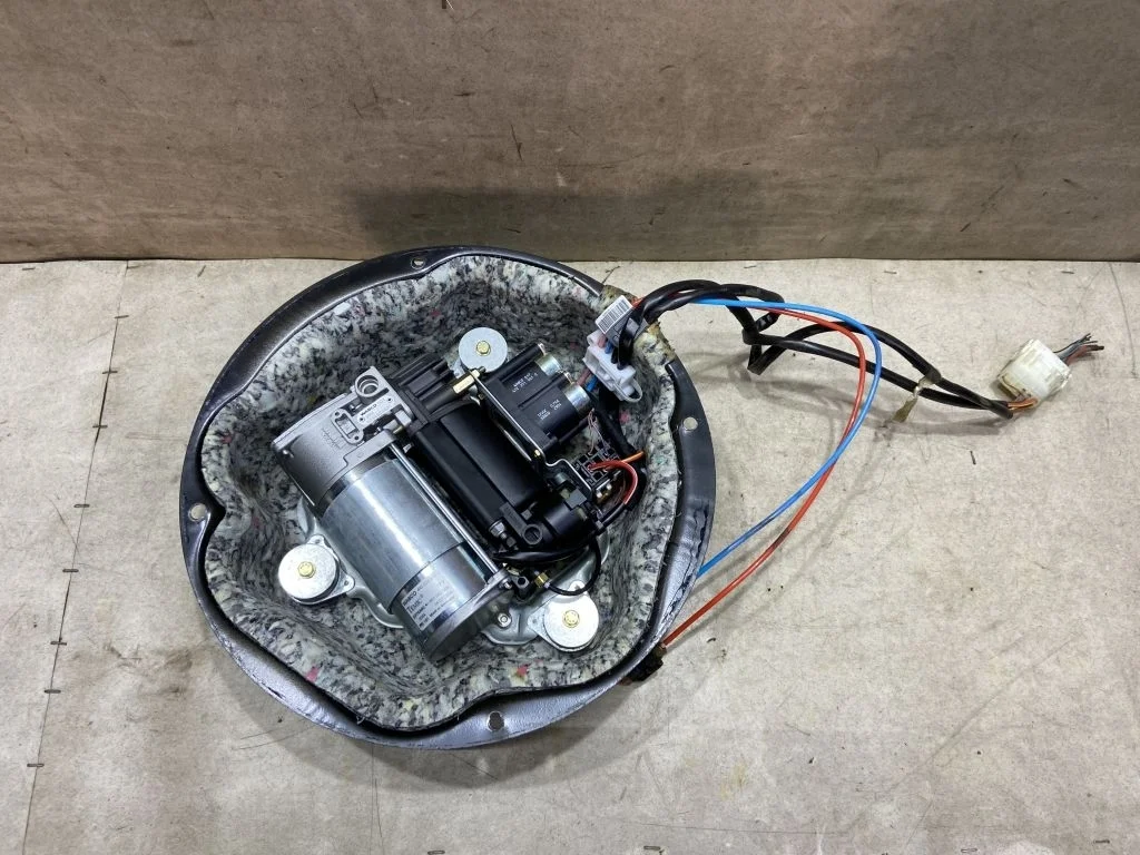 Компрессор задней пневмоподвески BMW X5 E53