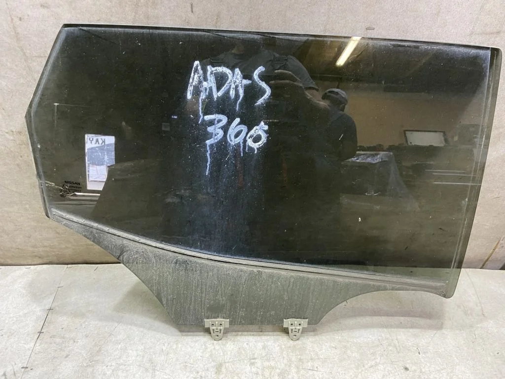 Стекло заднее правое Nissan Qashqai J11 823004ET0A