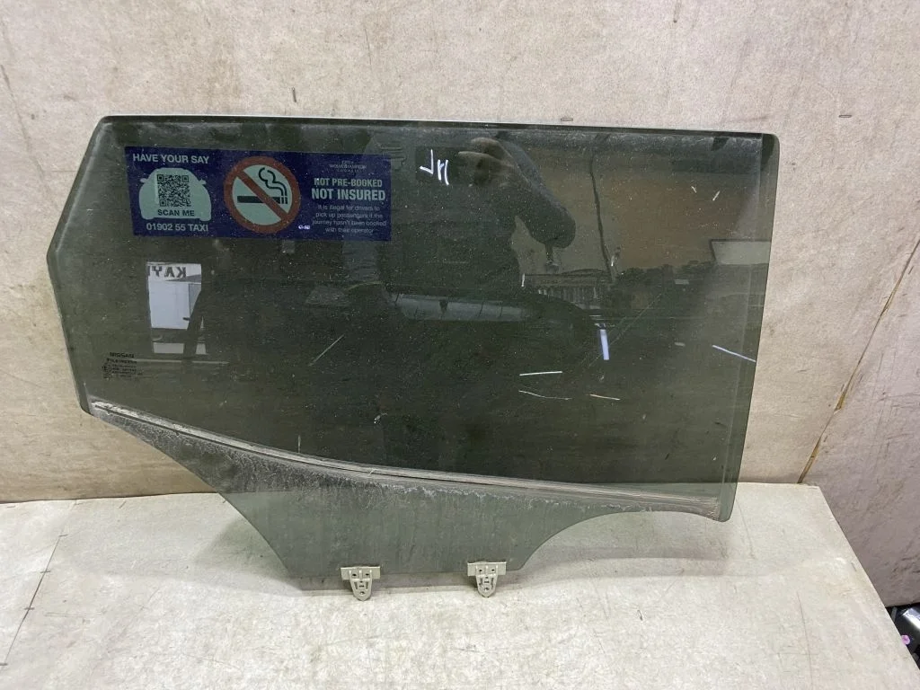 Стекло заднее правое Nissan Qashqai J11