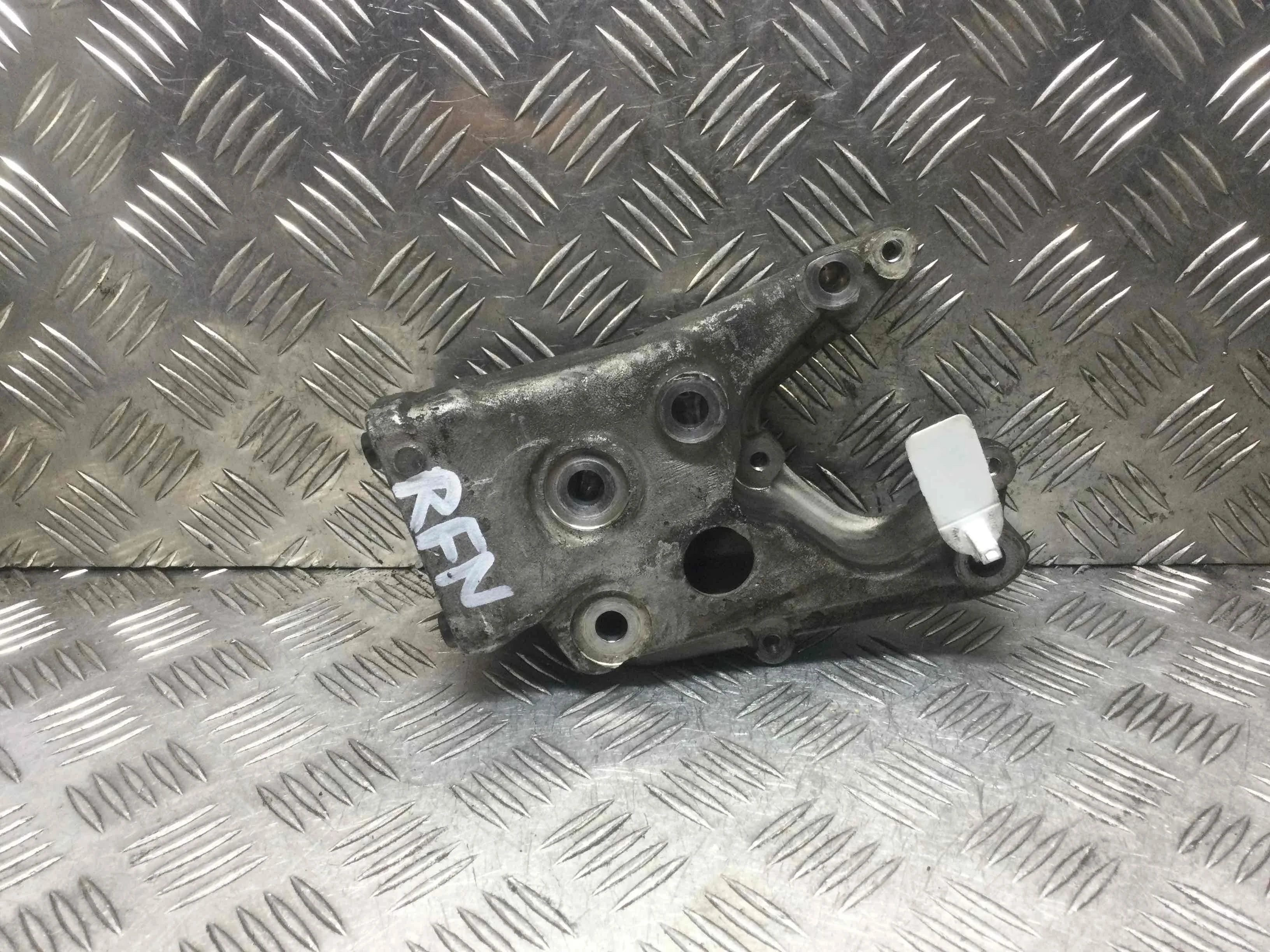 Кронштейн Peugeot 206 1 поколение (1998-2003) бензин 2.0 i Механика Х/б