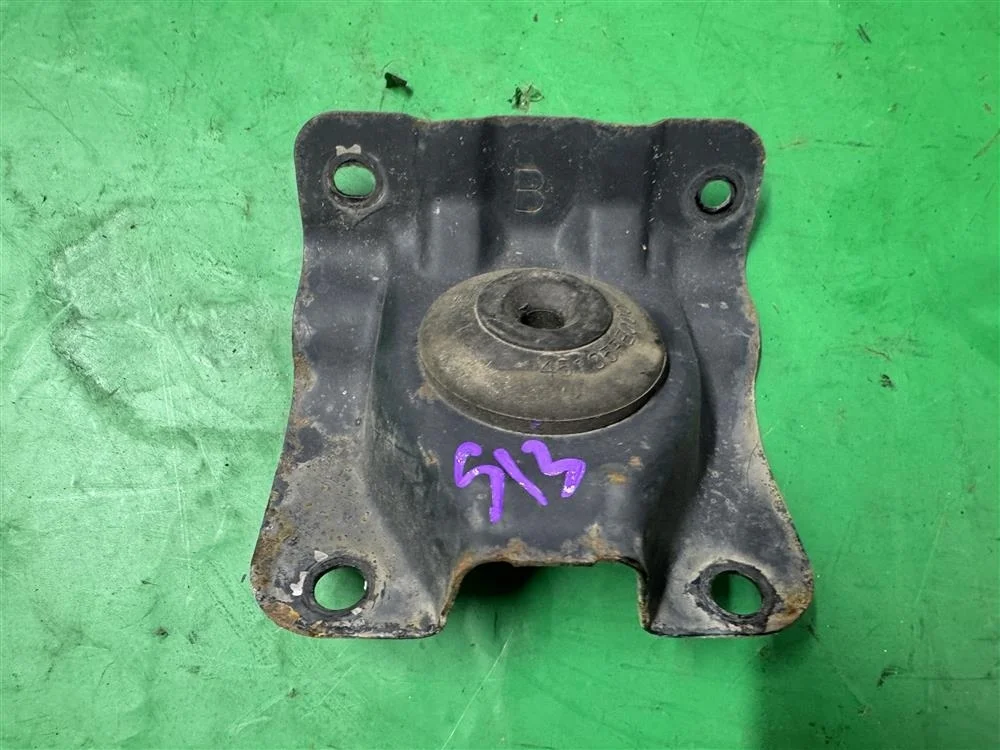 Крепление радиатора нижнее на панели FRONT (телевизор)