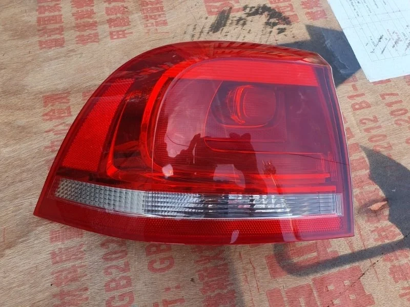 Фонарь Volkswagen Touareg 2010-2014 NF