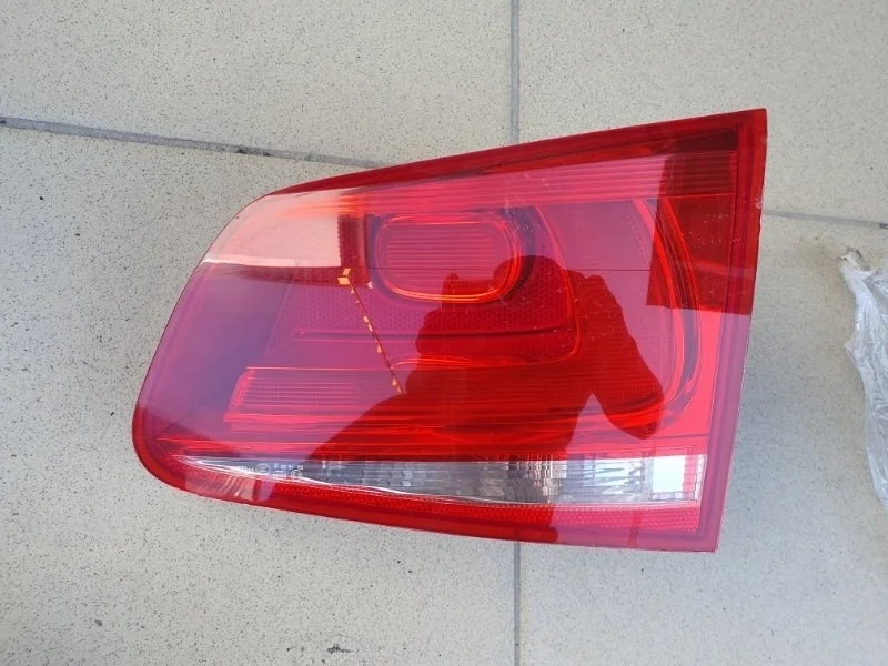 Фонарь в крышку багажника Volkswagen Touareg 2010-2014 NF
