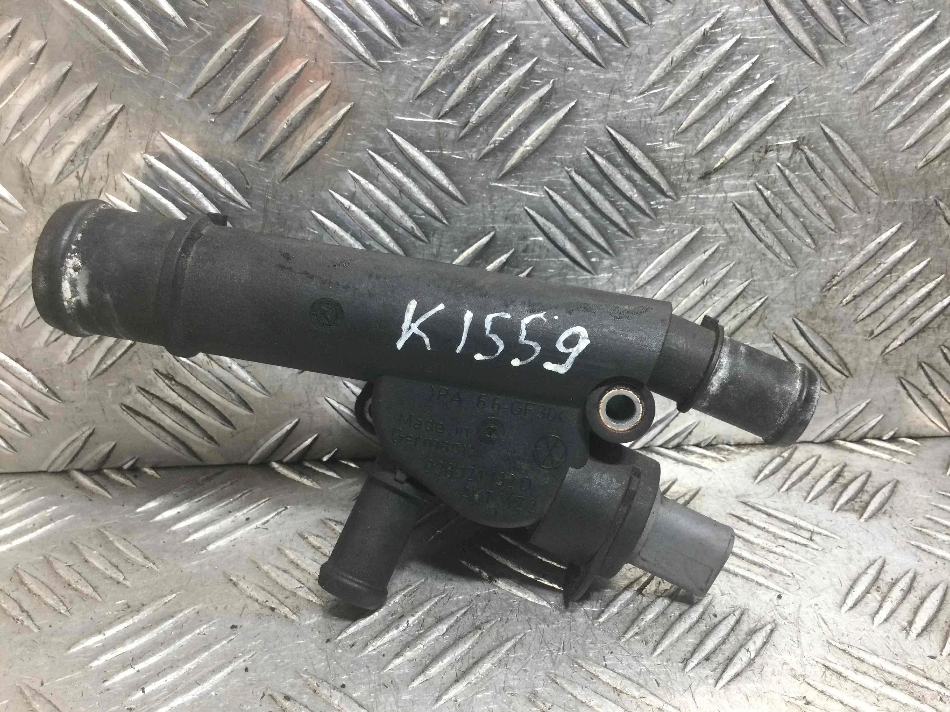 Фланец (тройник) системы охлаждения Skoda Octavia Tour [рестайлинг] (2000-2010) дизель 1.9 TDI DSG Универсал