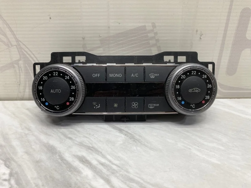 Блок управления климатом Mercedes-benz 2007 W204