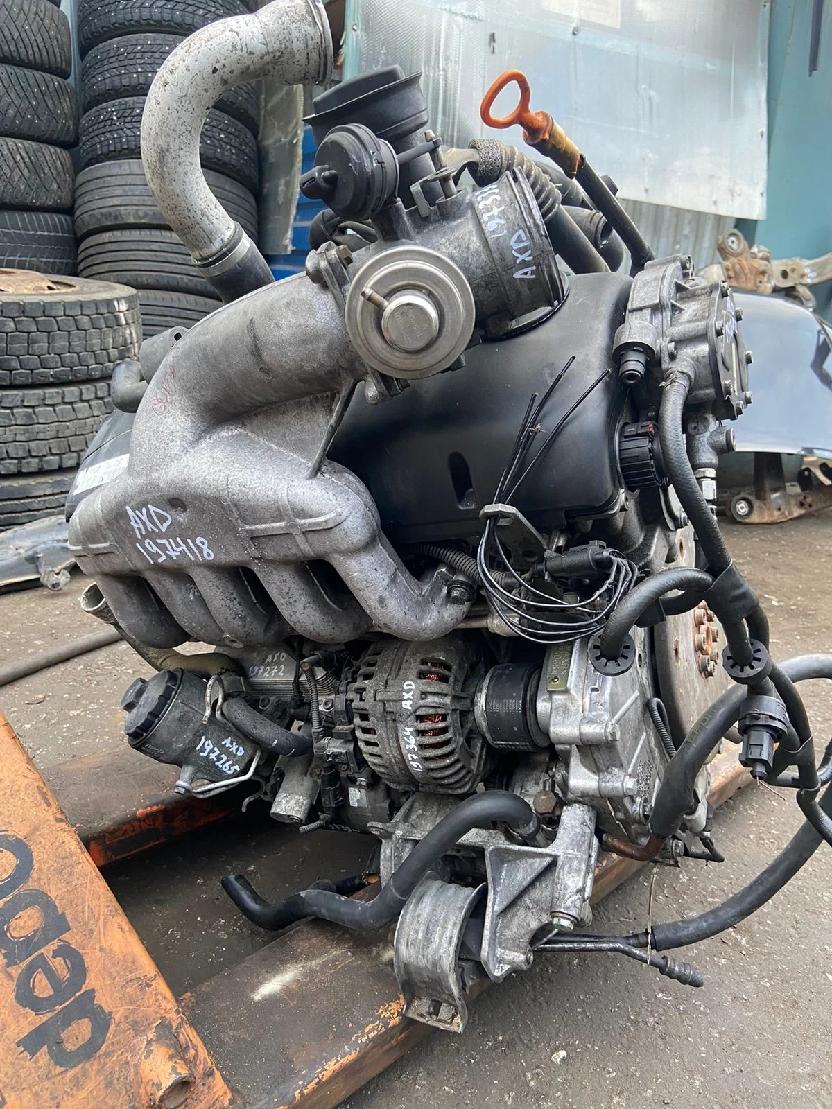 Кронштейн компрессора VOLKSWAGEN TOUAREG, TRANSPORTER T5 2,5 AXD TDI 2004- б/у TRANSPORTER T5(2003-2015);TOUAREG(2003-2010)