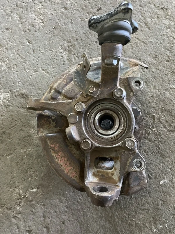 Кулак поворотный правый Mitsubishi L200 (2006-2015) 2008 MR992378 2.5 D 4D56