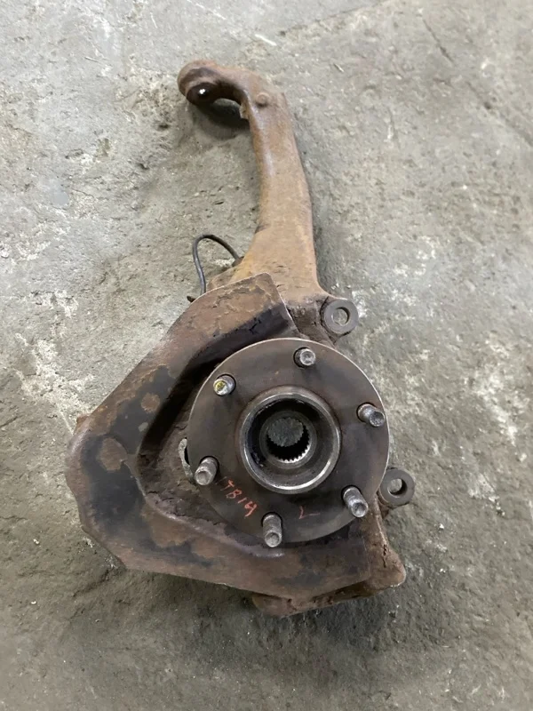 Кулак поворотный левый Nissan Navara (D40) 2004-2015 2010 400155X00C ПИКАП 2.5 D YD25DDTI