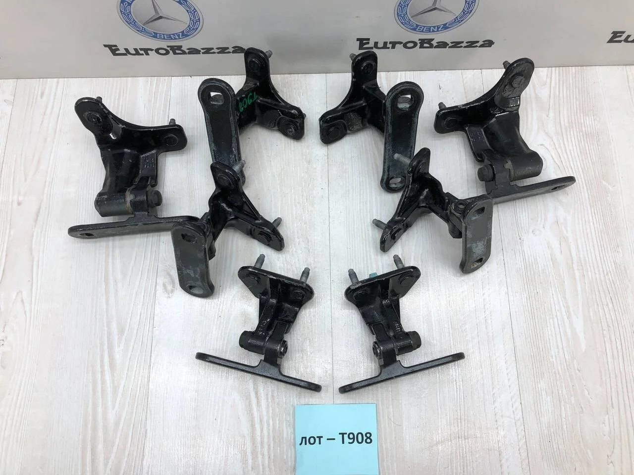 Петля двери Mercedes W218