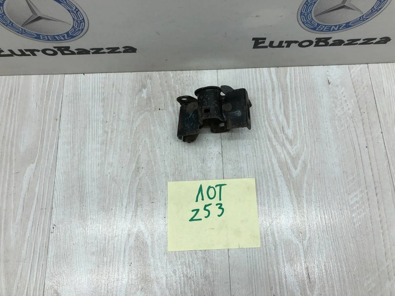 Замок капота Mercedes W203