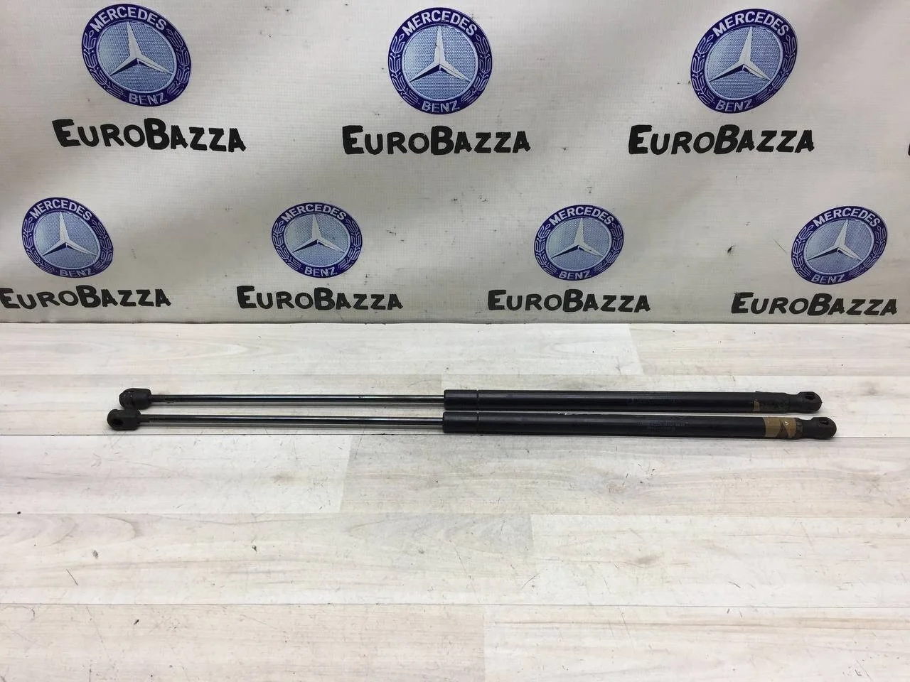 Амортизатор капота Mercedes W211