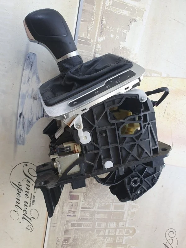 Селектор акпп(в салоне) Volkswagen Touareg 2010-2014 NF