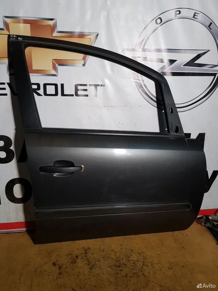 Дверь передняя правая opel zafira b