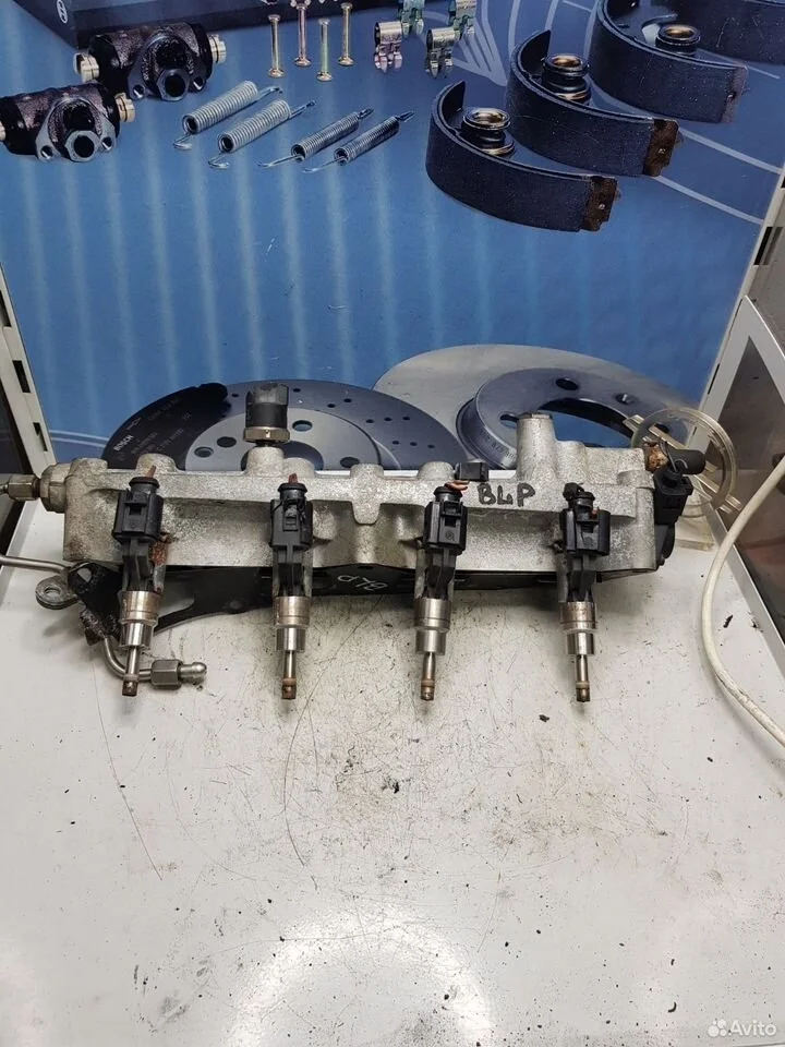 Топливная рампаvolkswagen golf 03c133204a