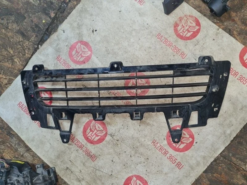 Решетка бампера центральная Porsche Cayenne 2010 957