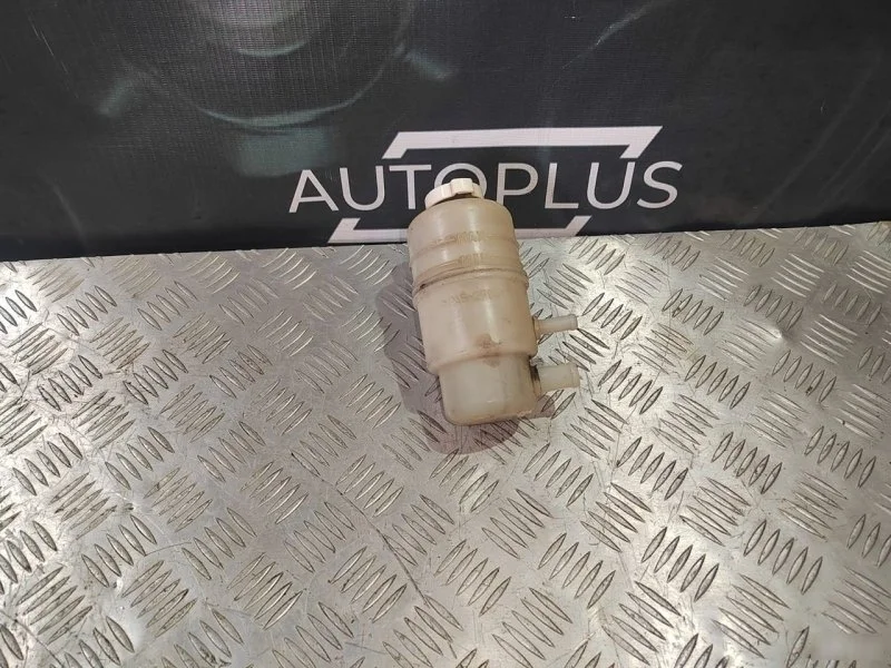 Бачок гур Mitsubishi Lancer 9 2000-2007 MR403657 1.6