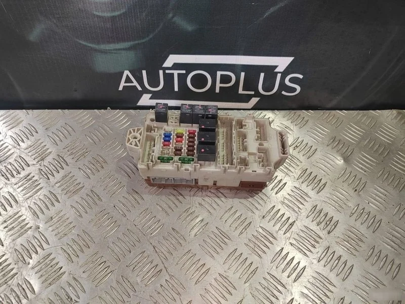 Блок предохранителей Mitsubishi Lancer 9 MR587873 1.6