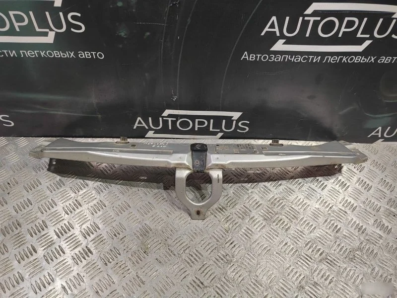 Верхняя рамка телевизора Mercedes Benz E-Class W210 A2106200172 СЕДАН 2.3 M 111.974