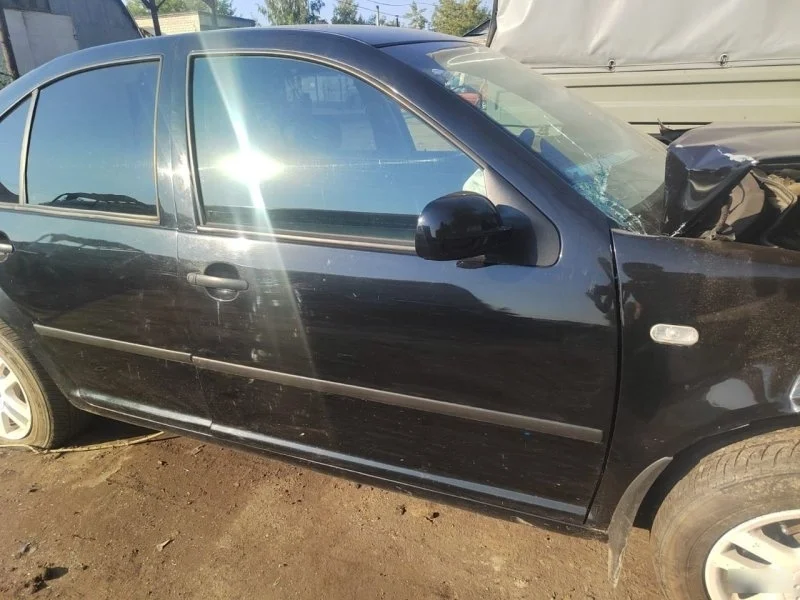 Дверь Volkswagen Jetta 1J4831056H 2.0, передняя правая