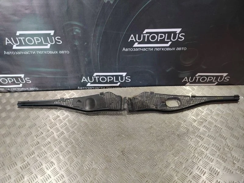 Жабо Renault Sandero 2010-2014 8200825457 1.6