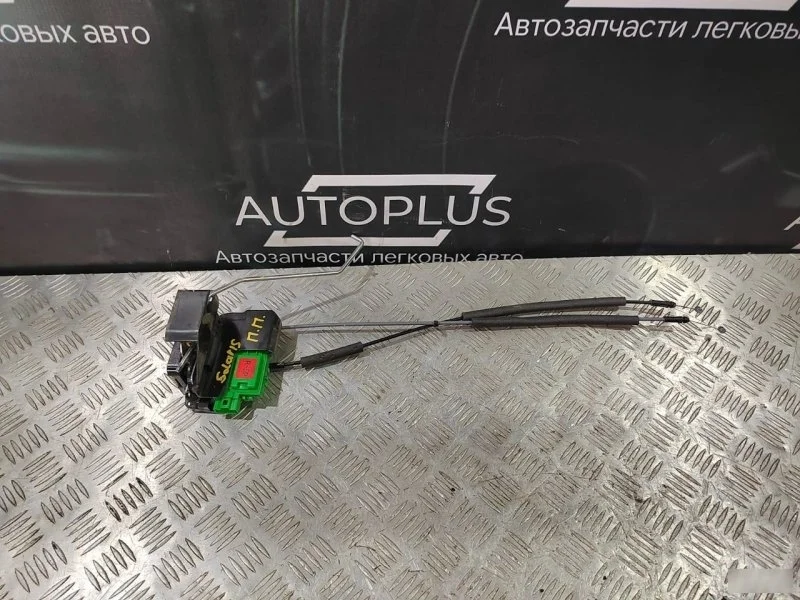 Замок двери Hyundai Solaris 813204L040, передний правый