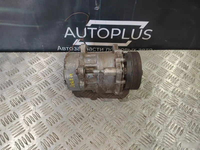 Компрессор кондиционера Volkswagen Jetta 4 1J0820803K AEG