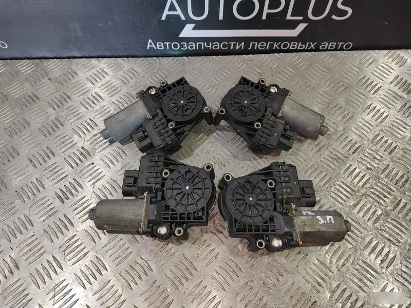 Моторчик стеклоподъемников Audi A6 1997-2005 4B0959801E C5 2.4L, передний