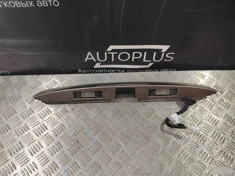 Накладка крышки багажника Nissan Note 908129U10H 1.6