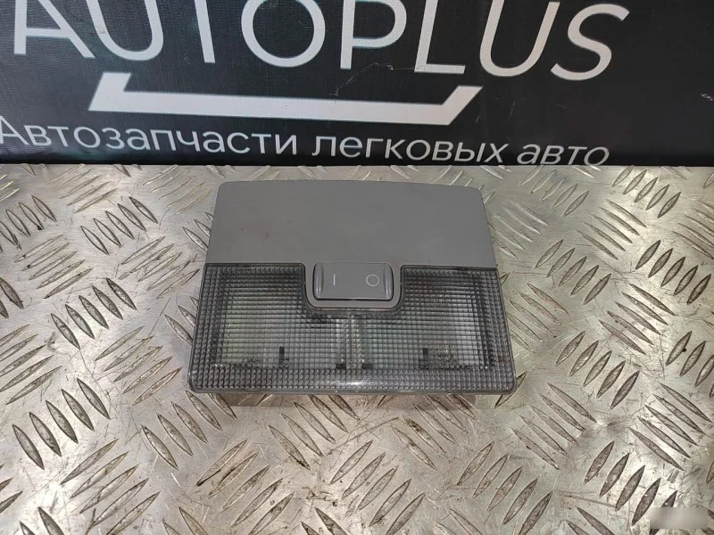 Плафон освещения салона Audi A6 1997-2005 4B0947105C C5 2.4L