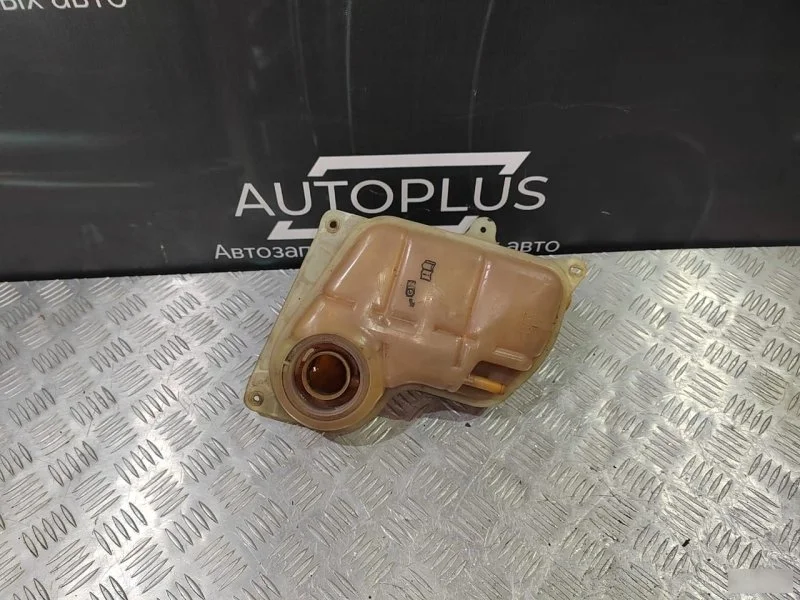 Расширительный бачок Volkswagen Passat B5 8D0121403L 1.8