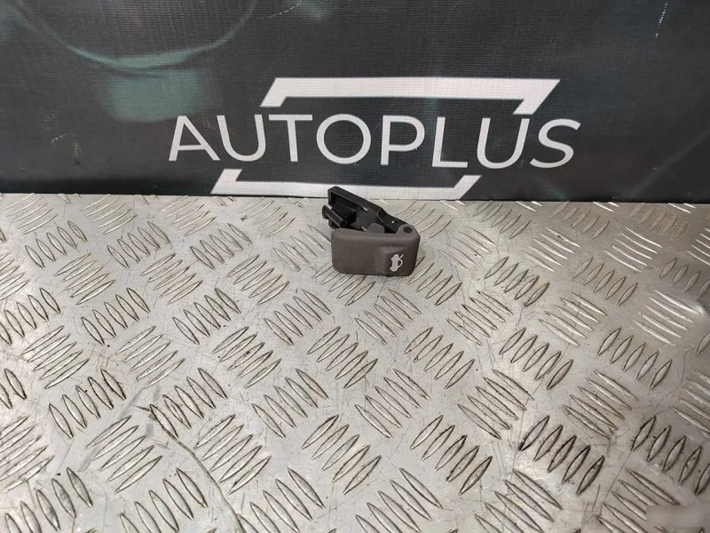 Рычаг капота Hyundai Accent 2 8118234000 1.5