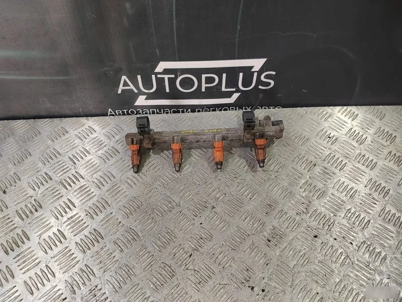 Топливная рампа Mitsubishi Space Star MR420461 1.6