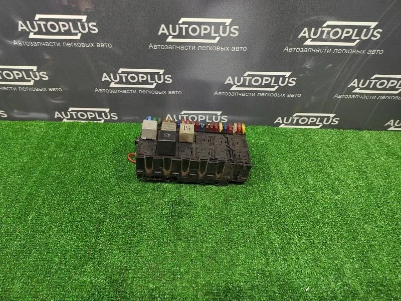 Блок предохранителей Volkswagen Passat Varian 3 1988 357937039 3 СЕДАН 1.8 RP