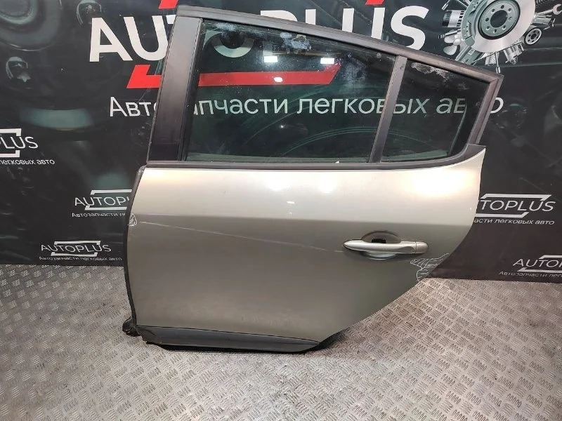 Дверь Renault Megane 2010 821003885R ХЭТЧБЕК K4M 838, задняя левая