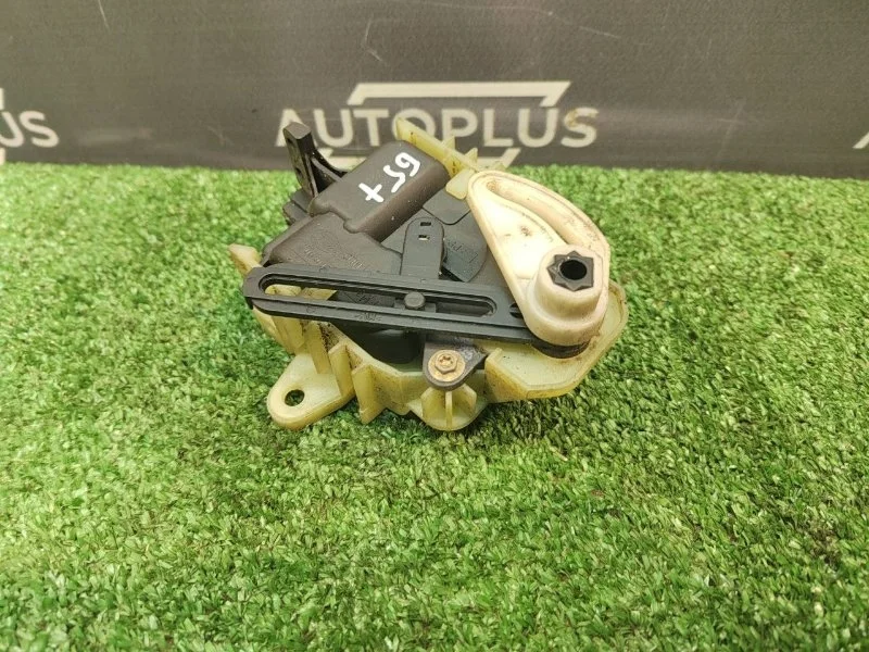 Сервопривод Volkswagen Passat B5 1997-2005 8D1820511E