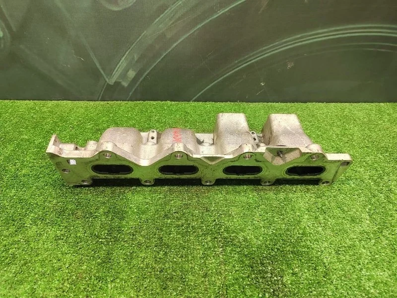 Впускной коллектор Renault Megane 2 2002-2009 8200647713 K4M 760