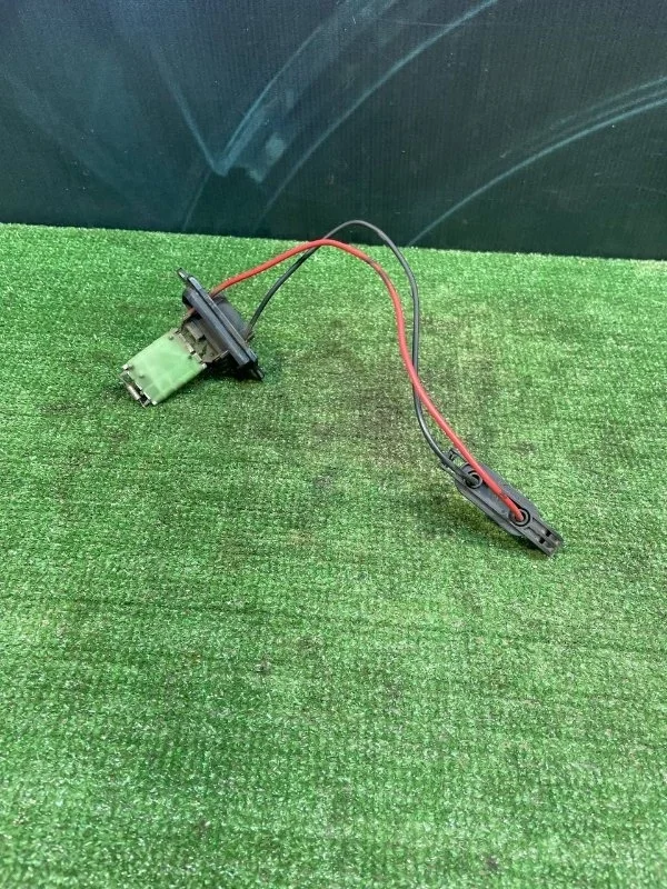 Резистор печки Renault Megane 2 2006-2019 7701207717