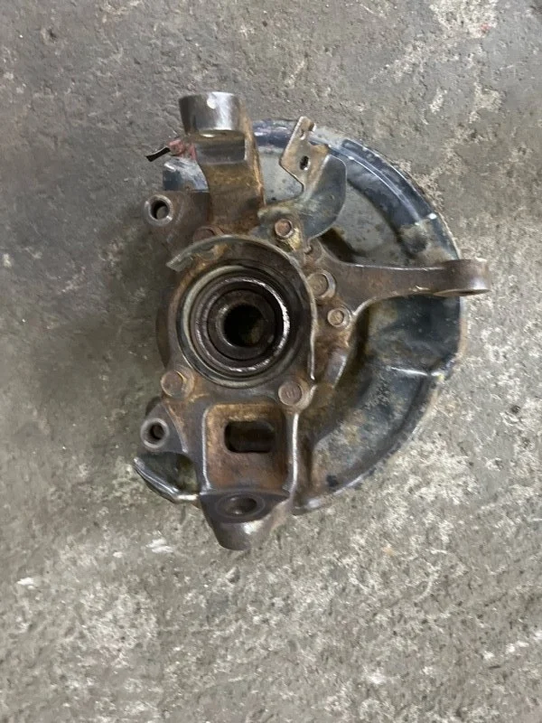 Кулак поворотный левый Mitsubishi L200 (2015-2022) 2015 3870A109 ПИКАП 2.4 D 4N15