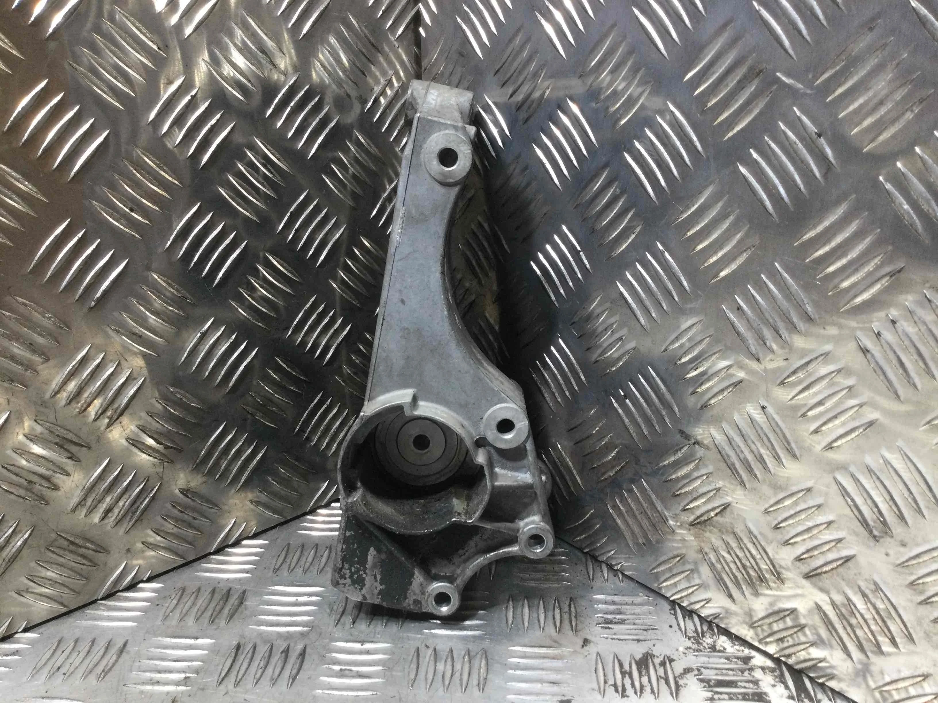 Кронштейн генератора SEAT Arosa 6H [рестайлинг] (2000-2004) бензин 1.0 i Механика Х/б