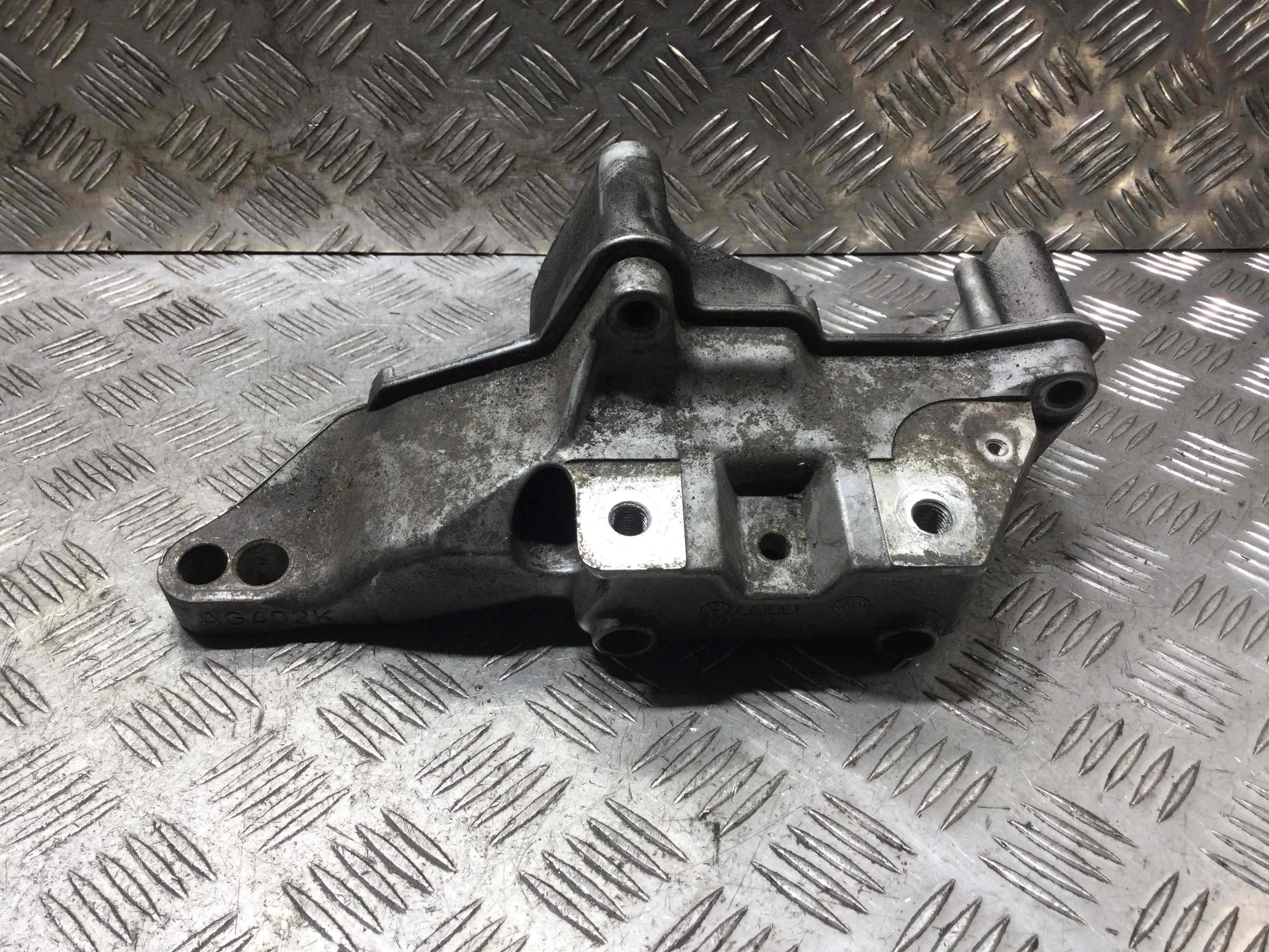 Кронштейн двигателя Volkswagen Golf 4 поколение (1997-2004) бензин 1.4 i Механика Х/б