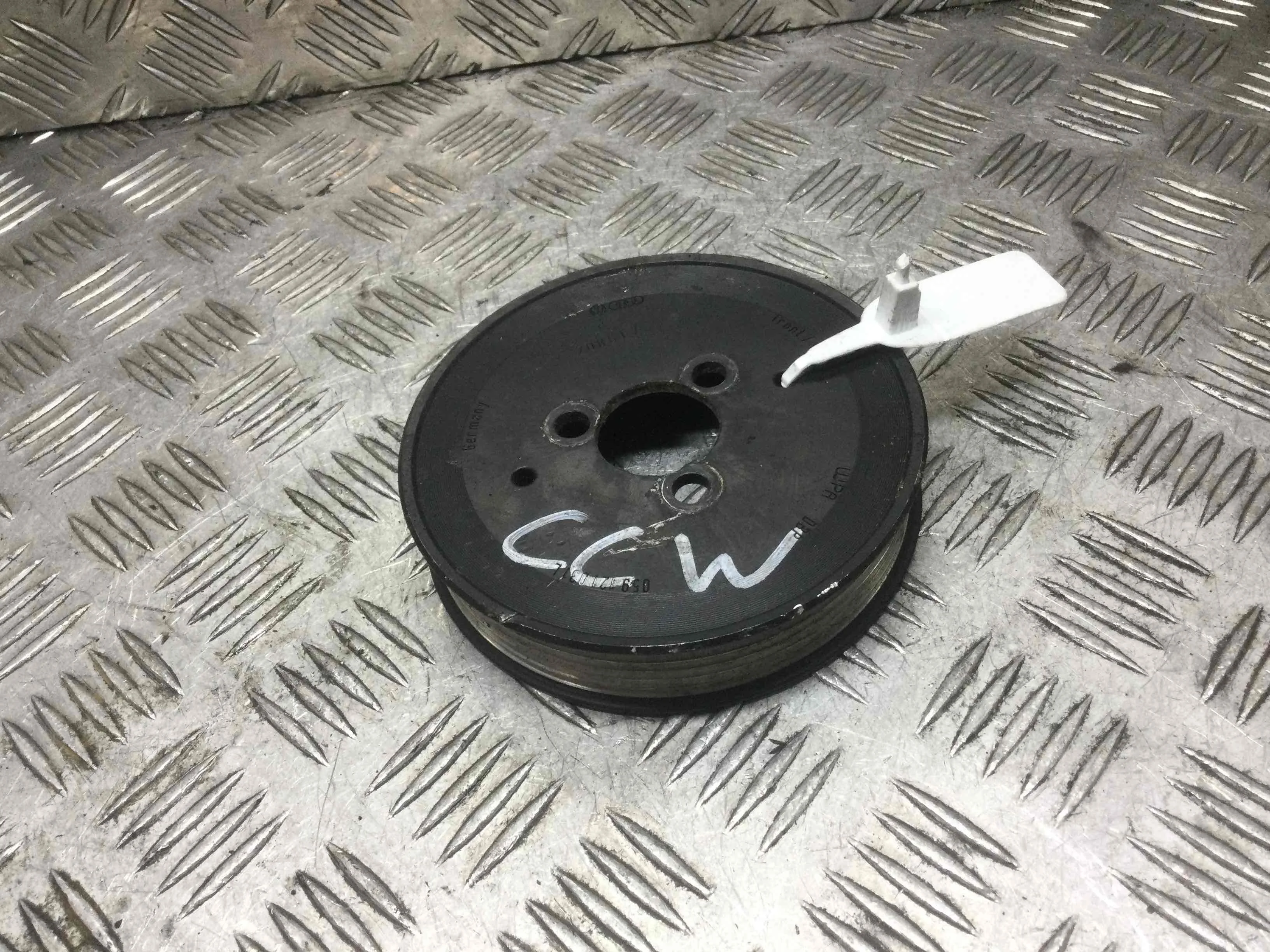 Шкив помпы Audi A5 8T (2007-2011) дизель 3.0 TDI Автомат Купе