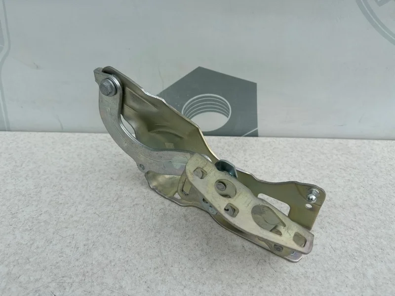 Петля капота левая Mercedes-benz W213