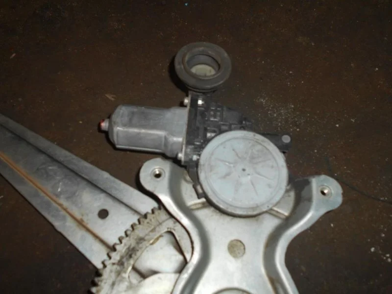 Моторчик стеклоподъемника задний правый TOYOTA Camry V40 2006-2011 8572035140